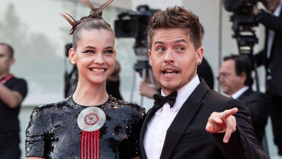 VENICE&comma; ITALY - AUGUST 31&colon; Barbara Palvin and Dylan Sprouse attend the 