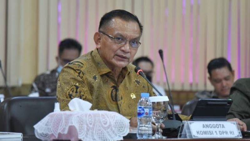 Pimpinan Dewan Perwakilan Rakyat (DPR) Lodewijk F Paulus mengatakan, media social (medsos) seperti pedang bermata dua.