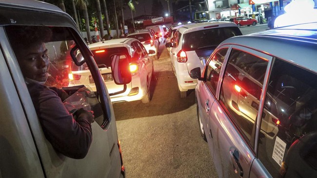 Daihatsu memprediksi warga bakal mengantre panjang di SPBU untuk membeli Pertalite pada malam sebelum diberlakukan pembatasan 1 September.