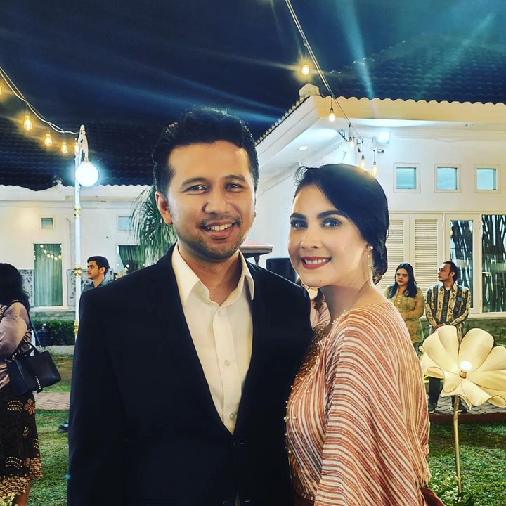 <p>Meski tak memiliki tiga sosok keluarga yang sangat berarti, pasangan ini tetap melanjutkan hidup dengan bahagia. Keduanya tetap harmonis dan jauh dari gosip miring. (Foto: Instagram @arumibachsin_94)</p>