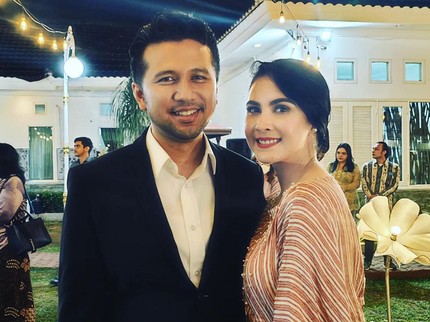 Potret Anniversary ke-9 Arumi Bachsin dan Emil Dardak, Diliputi Suasana Haru