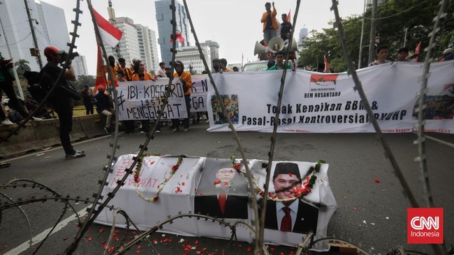 BEM dalam akun instagrammnya mengkritik sikap pemerintah yang dinilai telah mengabaikan suara penolakan masyarakat terkait penolakan kenaikan harga BBM.