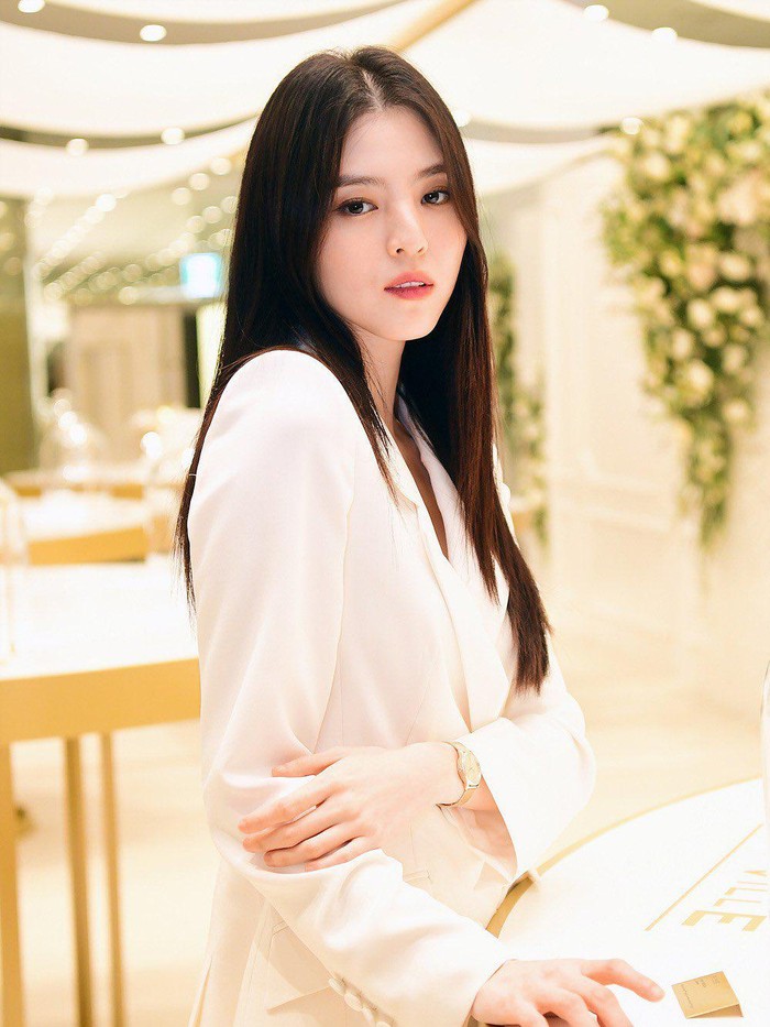 Tak hanya itu saja, Han So Hee memang tergabung sebagai salah satu global ambassador untuk Omega ini sejak awal tahun 2022 lalu lho, Beauties./ Foto: Dispatch