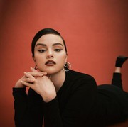 Transformasi Gaya Selena Gomez dari Bintang Disney Menjadi Perempuan Dewasa yang Penuh Inspirasi