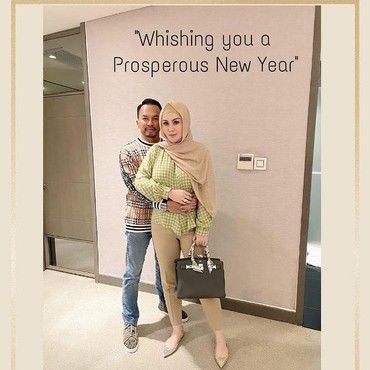 Sempat Dituding Lepas Hijab, Ini 8 Potret Jennifer Dunn & Suami Makin Mesra