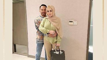 img-title Sempat Dituding Lepas Hijab, Ini 8 Potret Jennifer Dunn & Suami Makin Mesra