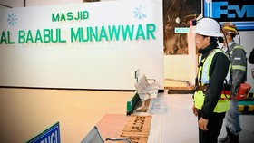 Jokowi Kunjungi Masjid dan Gereja Freeport, 1.760 Meter di Bawah Tanah