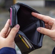 4 Kebiasaan Sepele Ini Jadi Penyebab 'Kantong Kering', Ada yang Sering Dilakukan?
