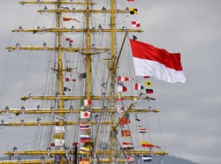 Laut Bukanlah Pemisah: Kapal KRI Bima Suci Disambut Meriah di Australia