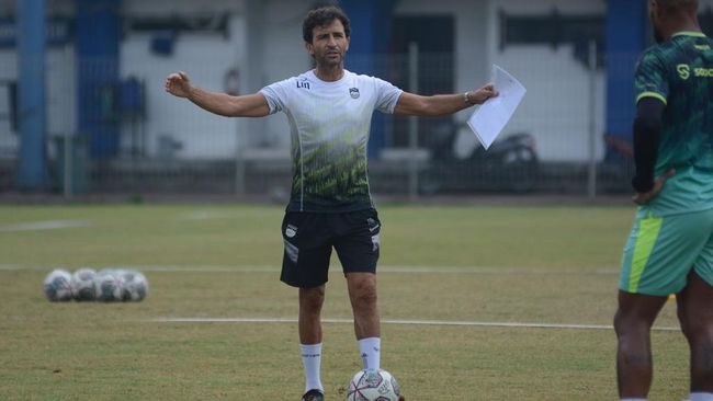 Pecahkan Rekor, Luis Milla Kirim Pesan Penting untuk Persib