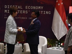 Menteri Singapura Kasih Hadiah Mouse ke Menkominfo, Apa Artinya?
