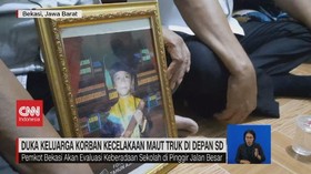 VIDEO: Duka Keluarga Korban Kecelakaan Maut Truk di Depan SD