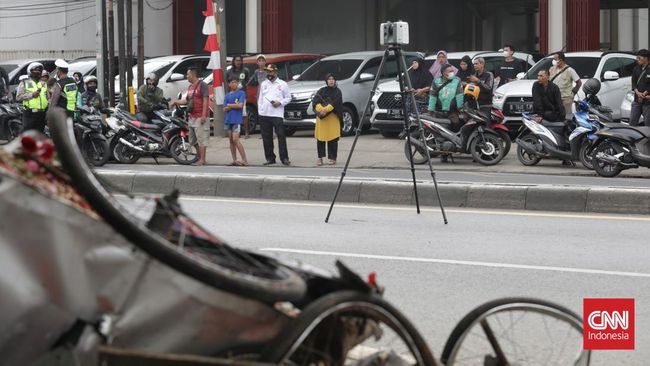 FOTO: Olah TKP Kecelakaan Truk Bekasi dengan Alat 3D Laser Scanner