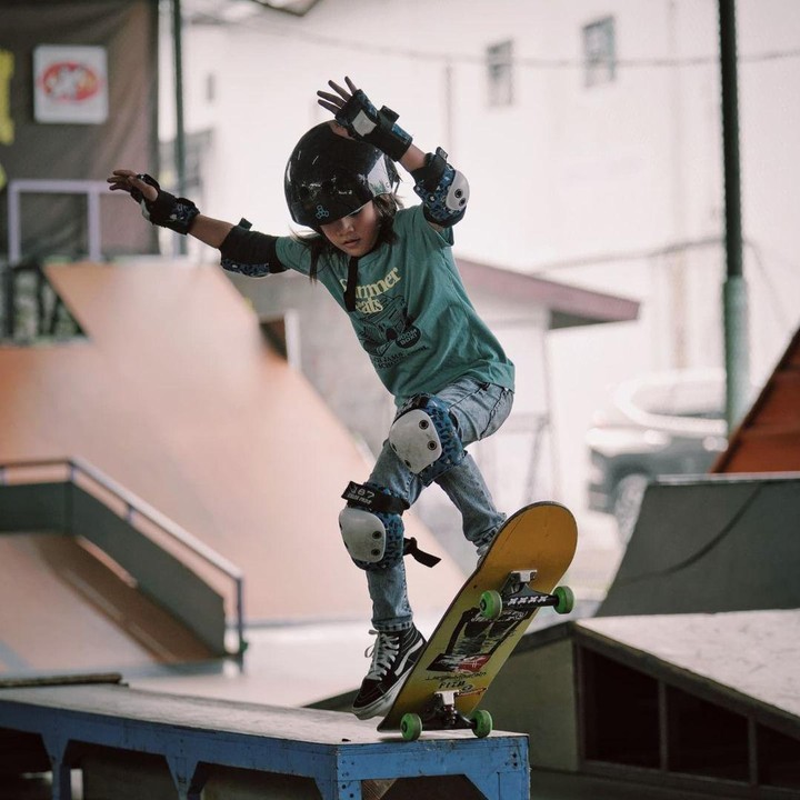 <p>Anak pertama Ringgo Agus Rahman dan Sabai Dieter, Bjorka, menekuni olahraga skateboard, nih. Keren banget, ya! (Foto: Instagram: @ringgoagus)</p>