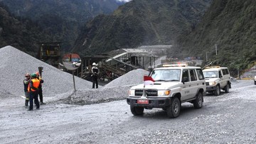 Presiden Joko Widodo dan Ibu Negara Iriana Joko Widodo melihat langsung proses dan aktivitas penambangan bawah tanah yang terletak di Grasberg Block Cave (GBC) underground, Kabupaten Mimika. Presiden dan rombongan tiba di lokasi tersebut pada Kamis, 1 September 2022 sekitar pukul 11.15 Waktu Indonesia Timur (WIT). (Dok: Biro Pers Sekretariat Presiden)