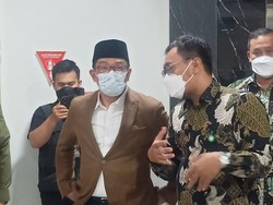 Ridwan Kamil Kunjungi Korban Kecelakaan Maut Bekasi di RS Ananda