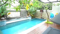 <p>Sebelum pindah ke rumah baru tersebut, Lesti dan Billar mengungkapkan bahwa mereka memulai semuanya dari 0. Bahkan, mereka sempat tinggal di apartemen, lho. Namun, kini mereka sudah memiliki rumah megah yang dilengkapi dengan kolam renang. (Foto: YouTube Titi dan Tian)</p>