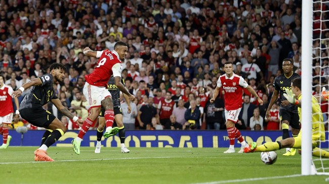 Arsenal tetap sempurna di Liga Inggris dengan mencatat kemenangan kelima beruntun usai gasak Aston Villa 2-1 di Stadion Emirates, Kamis (1/9) dini hari WIB.