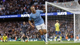 Hattrick Super Sempurna Haaland: Kaki Kiri, Kaki Kanan, dan Sundulan