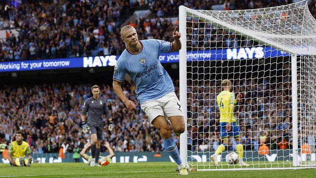 Erling Haaland mencetak hattrick sempurna karena cetak gol menggunakan kaki kiri, kaki kanan, dan sundulan saat Manchester City membantai Nottingham Forest 6-0.