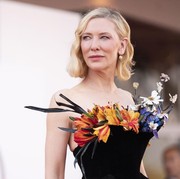 Tetap Glowing di Usia 54 Tahun, Contek Rahasia Kecantikan Cate Blanchett