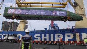 Rangkaian Kereta Cepat Jakarta Bandung dari China Tiba di Indonesia