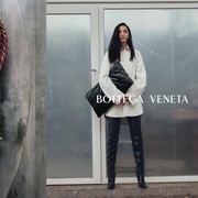 Bottega Veneta Berikan Garansi Tas Seumur Hidup, Reparasi Kapan Saja Tas Kembali Seperti Baru!