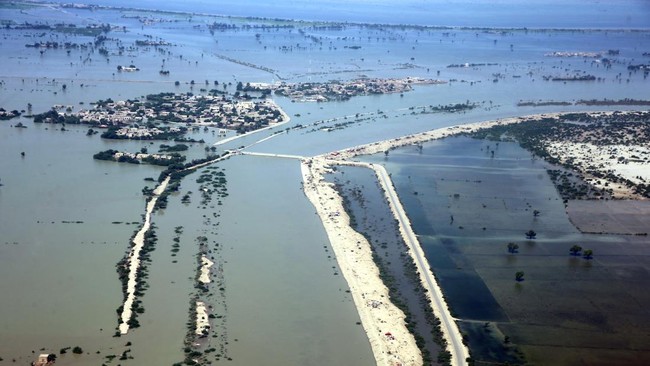 FOTO: Banjir Rendam Provinsi di Pakistan Jadi Danau Seluas 100 Km