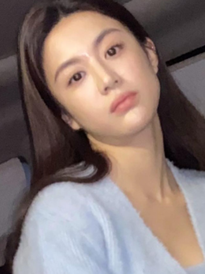Di Korea Selatan sendiri, Go Yoon Jung merupakan model terkenal. Ia telah berkolaborasi dengan berbagai brand ternama seperti Giorgio Armani dan Nike./ foto: instagram.com/goyounjung