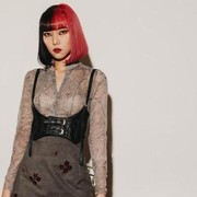 Memesona dengan Warna Rambut yang Berani, Intip Gaya Edgy ala Isyana Sarasvati