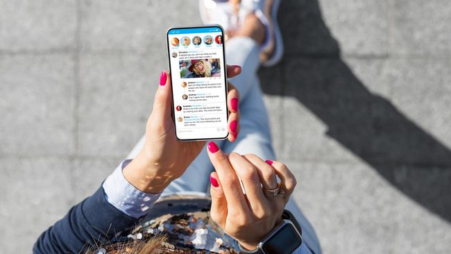 Ada beberapa alasan orang jarang posting di media sosial, yang jelas bukan karena ia introvert. Apa saja alasan tersebut?