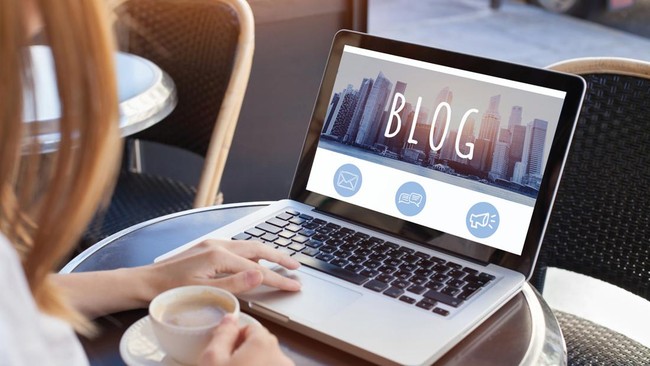 Dengan menyematkan widget translate, pembaca jadi tidak perlu repot membuka tab lain di browser. Berikut cara memasang widget Google Translate di Blogger.