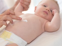 Kulit Bayi Sensitif Harus Dirawat dengan Tepat, Begini Caranya