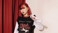 <p>Isyasana Sarasvati merupakan salah satu penyanyi berbakat Tanah Air, Bunda. Wanita kelahiran Bandung 29 tahun ini memiliki cinta yang besar terhadap musik klasik sejak usia remaja. (Foto: Instagram @isyanasarasvati)</p><p></p>