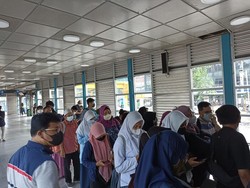 Kedai Kopi di Halte Transjakarta Harmoni Dibongkar, Ini Kata Penumpang