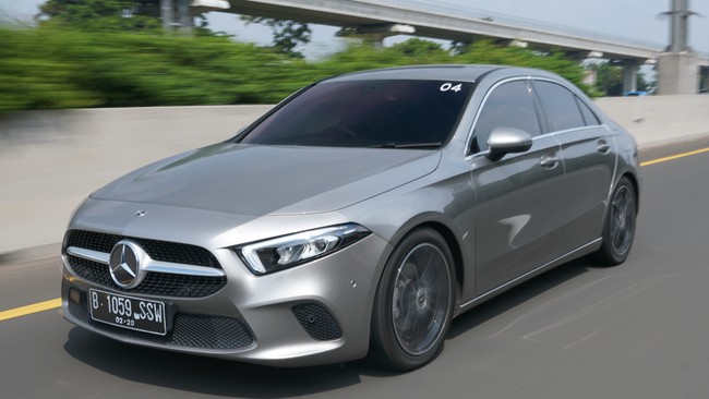 Mobil-mobil di bawah 1.400 cc yang kemungkinan boleh isi Pertalite saat pembatasan meliputi LCGC, mobil hybrid dan mobil mewah.