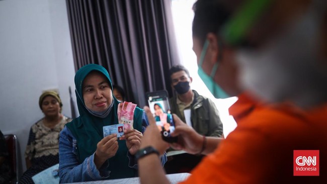 Kementerian Sosial (Kemensos) mulai mencairkan bantuan langsung tunai (BLT) kenaikan harga BBM sejak awal September 2022.