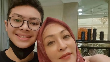 img-title Keanu Massaid Sudah Beranjak Dewasa, Angelina Sondakh Tetap Anggap Bayi Kecilnya