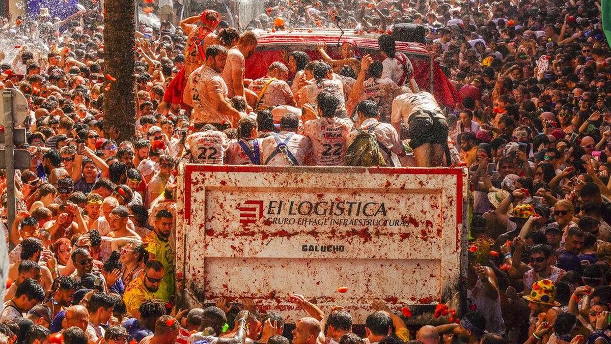 FOTO: Menjadi Merah dan Basah di Festival Perang Tomat Spanyol