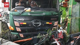 VIDEO: Kecelakaan Truk Bekasi Diakibatkan Kelebihan Muatan 20 Ton
