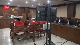 VIDEO: 6 Pelaku Pengeroyokan Ade Armando Divonis 8 Bulan Penjara
