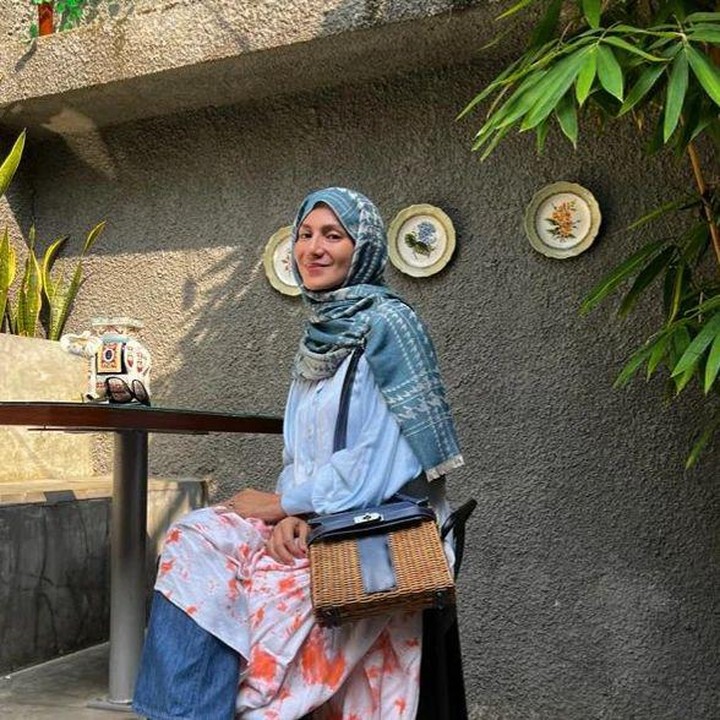<p>Sejak beberapa waktu yang lalu, Wanda Hamidah tampil selalu berhijab, Bunda. Ya, politikus kelahiran 44 taun silam ini sudah memutuskan untuk menutup auratnya. (Foto: Instagram @wanda_hamidah)<br /><br /><br /></p>