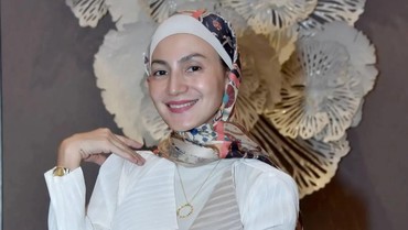 img-title Wanda Hamidah Tak Mau Disebut Hijrah karena Berhijab