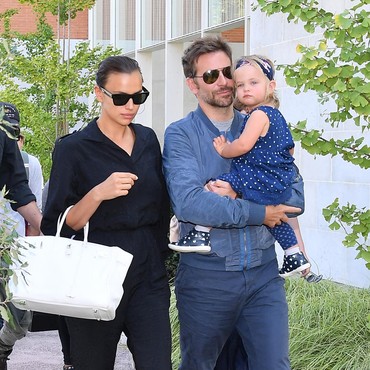 Irina Shayk Dikabarkan Ingin Balikan dengan Bradley Cooper