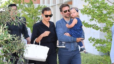img-title Irina Shayk Dikabarkan Ingin Balikan dengan Bradley Cooper