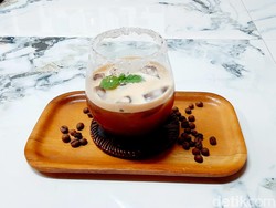 Kafe di Karawang Ini Racik Kopi Jadi Koktail Versi Halal