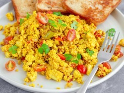 Resep Orak-arik Telur dan Tahu yang Gurih Creamy Buat Lauk Sarapan