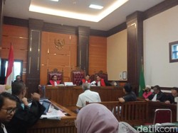 Hakim di Sidang Kasus Korupsi KONI Padang: Mahyeldi Harus Dipanggil