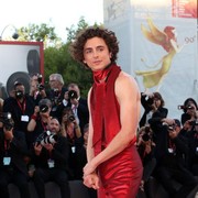 Melihat Kembali Gaya Modis Timothee Chalamet, Pria Capricorn yang Selalu Totalitas dalam Hal Fashion