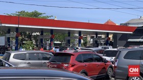 Harga BBM Resmi Naik: Warga Surabaya hingga Kupang Kaget dan Protes